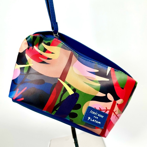 Like New Condition Thomas Olivos For Latam Amenity Toiletries bag - Picture 2 of 3